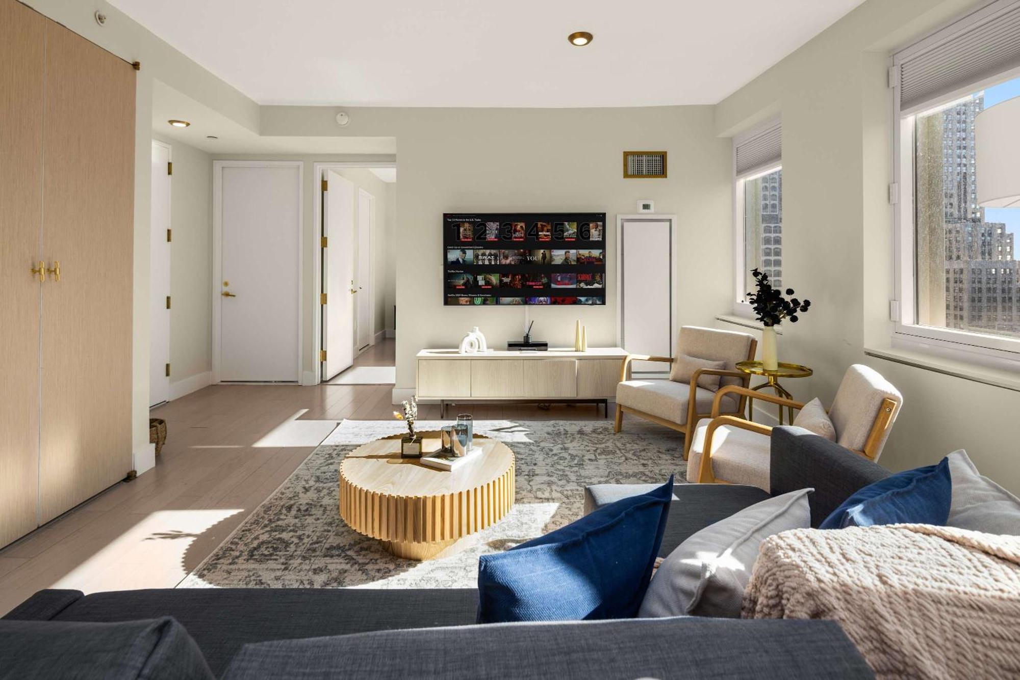 Rare Luxurious 1 Block From Time Square Nova York